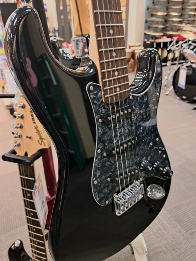 Squier FSR Affinity Series Stratocaster 2